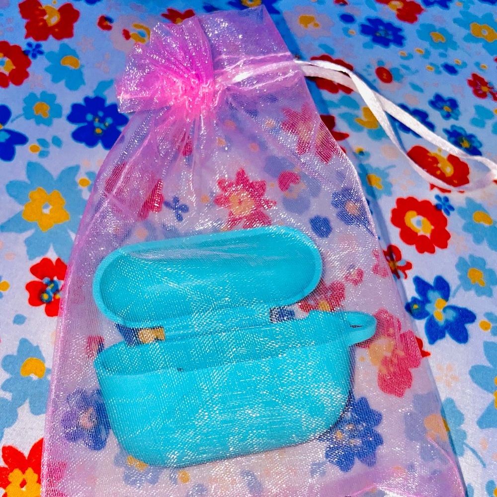 Turquoise AirPods Pro Case